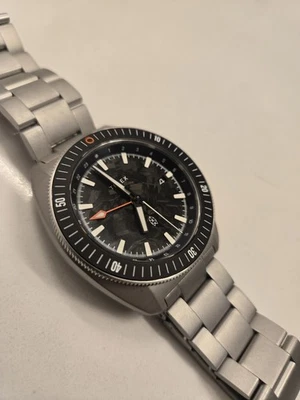 Timex x The James Brand GMT automático 41 mm Miyota 9075 verdadero GMT-agotado LE 2025 Foto 1 de 4