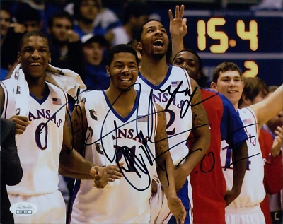Foto firmada 8x10 de Kansas Jayhawks Thomas Robinson Markieff Marcus Morris JSA Foto 1 de 2