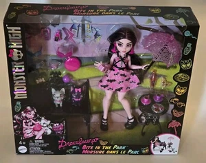 Monster High DRACULAURA Bite in the Park Playset & Doll with Pets NEW - Picture 1 of 4