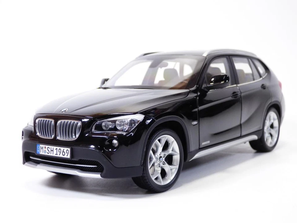 OCCASION sans boite BMW X1 2.8i XDrive noir / int crème 1/18 3.0d - Immagine 1 di 1
