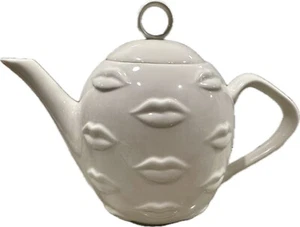 Jonathan Adler Porzellan Gala Teekanne - 3D weiße Lippen Design - neu im Karton nicht mehr produziert - Bild 1 von 6