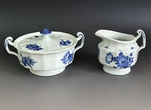Royal Copenhagen blaue Blume eckig Zuckerschüssel und Milchkännchen Set #8564 - Bild 1 von 15