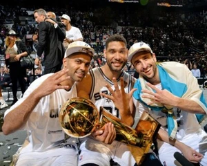 2014 Spurs TIM DUNCAN TONY PARKER MANU GINOBILI Glossy 8x10 Photo NBA Champions - Picture 1 of 1