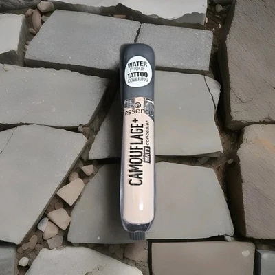 essence CAMOUFLAGE +MATT Concealer. Langhaltend &Wasserfest.  10 Light Rose 🌹  - Bild 1 von 4