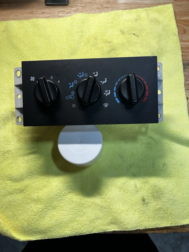 Módulo de control de calefacción y refrigeración Jeep Cherokee 2000 Foto 1 de 2