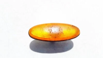 Mazda 626 1993 Clear Side Repeaters Right 014143, Genuine #879073-82 - Imagem 1 de 2