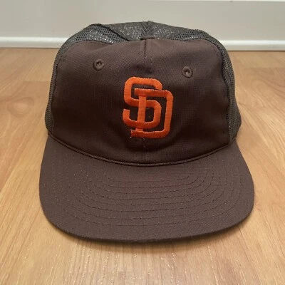 Sombrero de camionero vintage MLB para hombre con logotipo de los Padres de San Diego marrón y naranja Foto 1 de 4