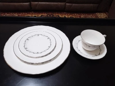 ROYAL WORCESTER SILVER CHANTILLY PLACE SETTING PERFECT - NEVER USED w/stickers - Image 1 of 2