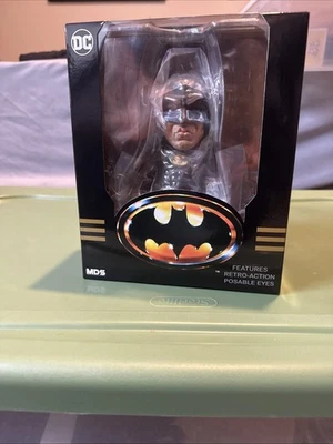 MEZCO TOYZ - MEZCO ДИЗАЙНЕРСКАЯ СЕРИЯ - MDS - BATMAN 1989 DELUXE ФИГУРКА NIB - Изображение 1 из 4