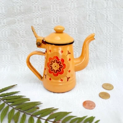 Hervidor pequeño amarillo vintage esmaltado hecho en Italia esmaltado decoración de granja  Foto 1 de 4