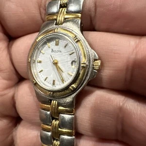 Reloj de cuarzo vintage para dama BULOVA 98M36 de dos tonos de acero inoxidable y oro 25 mm - Imagen 1 de 10