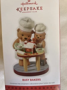 2013 Hallmark Andenken Ornament Club Busy Bakers Bär Weihnachtsbaum Mitglied Excl - Bild 1 von 9