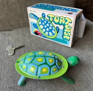 Vintage Schildkrote Wind Up Tortoise Turtle Litho Tin Toy Walking Green Box Key - Picture 1 of 7