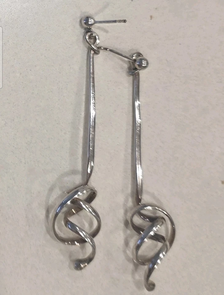 Brincos de nó Georg Jensen Forget Me projetados por VIVIANNA TORAN - Imagem 1 de 4