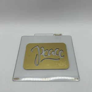 Carpeta de estampado de latón Sizzix Simple Impressions - Paz - 38-9670, usada en excelente estado - Imagen 1 de 2