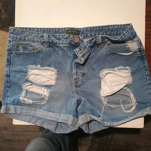 Forever 21 Distressed Jeansshorts mit Bündchen blau Gr. 16 - Bild 1 von 6