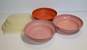 3 gemischte Farben Vintage Tupperware Müsli/Salatschalen, mit 3 Schüsseln & 3 Deckeln - Bild 1 von 9
