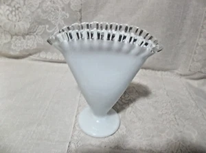 VINTAGE FENTON MILK GLASS FAN VASE WITH RUFFLED CLEAR EDGE - Picture 1 of 1
