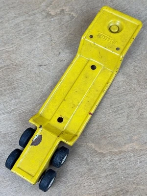 Vintage Tonka Toy 55310 Amarelo Semi Trator Reboque Baixo Menino Metal Flatbed - Imagem 1 de 4