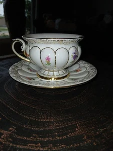 Antica tazza da tè e piattino Meissen forma X Demitasse floreale e oro - Foto 1 di 11