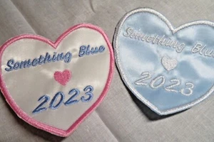 Toppa matrimonio Something Blue - personalizzabile - ferro da stiro/cucire su POSTA BRITANNICA GRATUITA - Foto 1 di 9