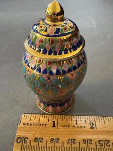 PEQUEÑO ORNAMENTADO DECORATIVO BENJARONG PORCELANA URNA TARRO BARATIJA TAILANDIA DE COLECCIÓN - Imagen 1 de 10