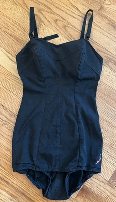 De Colección Jantzen Años 50 Negro Una Pieza Falda Traje de Baño Mono Playa Talla 14 ¡RARO! Foto 1 de 4