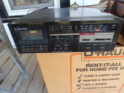 Emerson AM/FM Cassette Stero Turntable For Parts or Repair - Image 1 of 4
