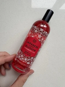 The Body Shop - Japanese Cherry Blossom Strawberry Kiss Body Mist 100ml - Picture 1 of 7