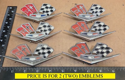 (2) CHEVROLET CORVETTE BANDERAS CRUZADAS CIRCA '66 EMBLEMAS DELANTEROS 3827158 {X191} Foto 1 de 4