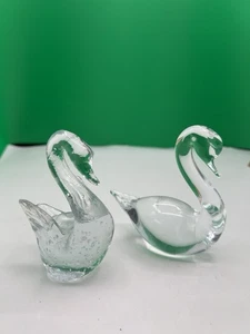 Vintage mundgeblasene Glas Schwan Papiergewichte 2 Stück und Vintage Schwan Malerei - Bild 1 von 9