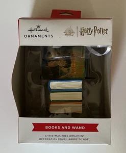 Hallmark Harry Potter Stapel Bücher hängendes Ornament Neu  - Bild 1 von 2