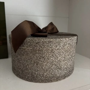 #Elegante runde Geschenkbox aus kokosfarbenem Samt 7 Zoll ~ Glitzer mit Seidenband ~ - Bild 1 von 7