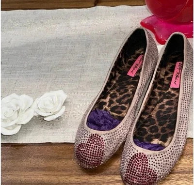 Nuevo Betsey Johnson “Smooch” estrás incrustado con corazones planos de ballet 9,5 m Foto 1 de 4