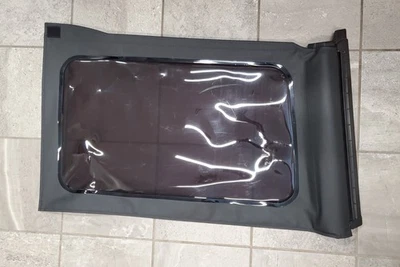 Мягкое верхнее окно левое со стороны водителя для Jeep Wrangler JL 2018-2026 годов выпуска Black Diamond от оригинального производителя - Изображение 1 из 4