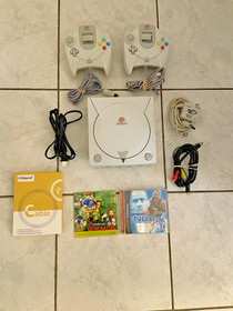 SEGA Dreamcast Console Bundle 2 Games  Controllers & Hookups - White - Tested