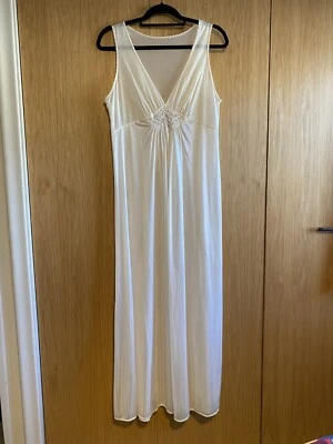 VTG Gilead Ladies Off White Nylon Floral Embroidered Sleeveless Nightgown Sz LGE - Image 1 of 4