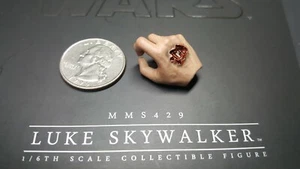 Hot Toys MMS429 Star Wars Luke Skywalker 1/6 action figure's battle damage hand - Picture 1 of 4