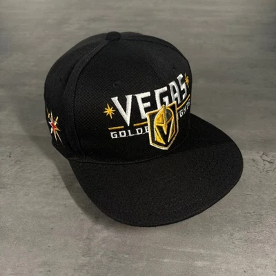 Vegas Golden Knights Gorra Snapback New Era 9FIFTY Gorra Spellout Script Dorado Blanco Foto 1 de 4