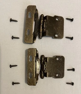 2 Bisagras de Latón Antiguo Vintage Puerta de Gabinete Hágalo Usted Mismo Excelente Estado Tornillos Originales - Imagen 1 de 3