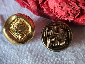 Duo boutons vintage en verre doré or travaillé diamètre 1,7 cm  D7Q - Picture 1 of 4