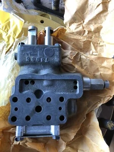 Caterpillar 6J6499 Transmission Hydraulic Pressure Control Valve 12F 14E 16 - Picture 1 of 3