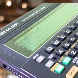 Sharp PC-G802 Pocket Computer Vintage Retro Assembler Japan Tested Working - Afbeelding 1 van 7