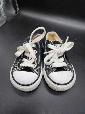 Zapatilla deportiva Converse All Star unisex para niños pequeños talla 5 negra de caña baja Foto 1 de 4