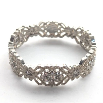 Brazalete de noche con puño elástico de diamantes de imitación de desplazamiento real ornamentado en tono plateado Foto 1 de 4