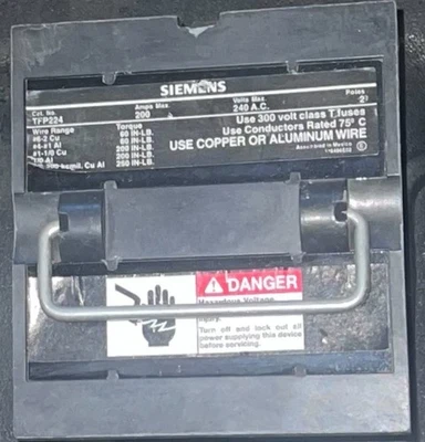SIEMENS TFP224 PULLOUT 200A 240V 2 POLE INCLUDED FUSES 200A - Image 1 of 2