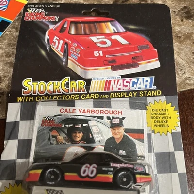 Racing Champions 1991 Cale Yarborough Stock Car nuevo paquete coleccionistas soporte para tarjetas Foto 1 de 4