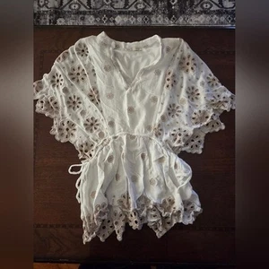 women small ivory with tan design short sleeve - Bild 1 von 1
