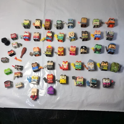 Lote 45 Mini Figuras KRE-O Kreon + Accesorios - Cityville D&D Zombies Bob Esponja Foto 1 de 4