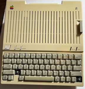 Apple IIc - Photo 1/8